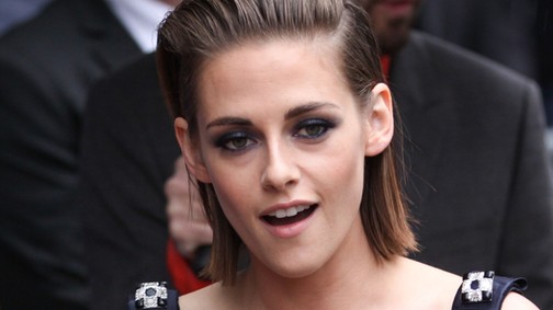 Kristen Stewart ledobta a ruháit