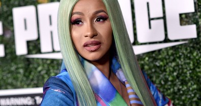 Ciki? Vicces? Cardi B egy köntösben ment a reptérre