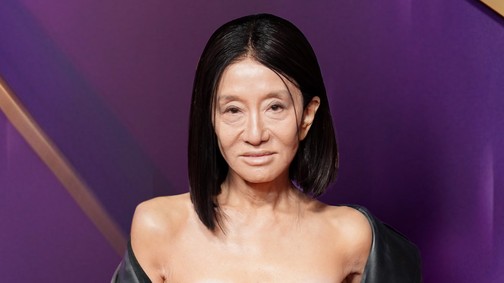 A 76 éves Vera Wang szettjéből ordít a meztelenség, óriási feltűnést keltett a divattervező