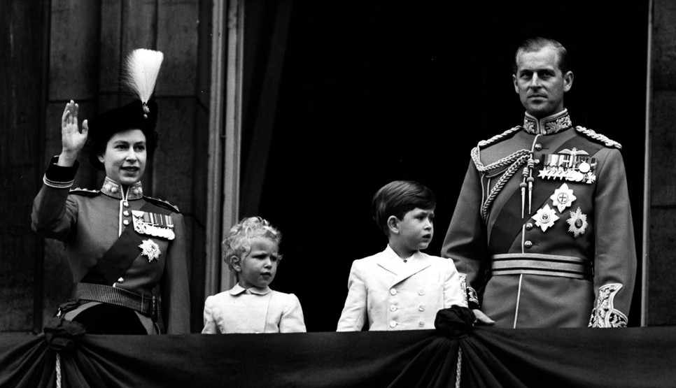 A nép üdvözlésekor már a kis Anna hercegnő is jelen volt