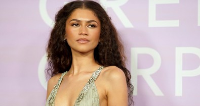 Zendaya átlátszó meztelenfűzője igazi divatkincs, nézd csak!