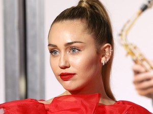 Micsoda? Miley Cyrus-t megcsalta a barátja?