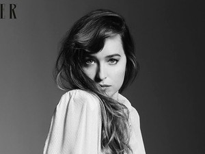 Hú, Dakota Johnson nagyon rizikós fotókon villant