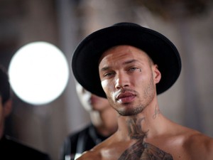 Kitiltották Londonból a legszexibb börtönfotóval hódító modellt