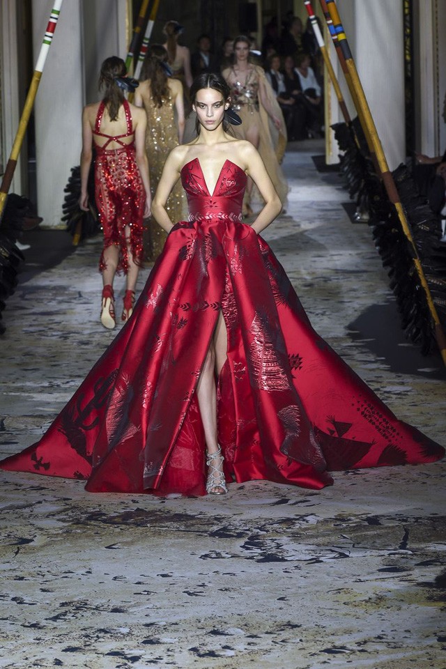 A párizsi haute couture divathét ismét tartogatott magyar szenzációt