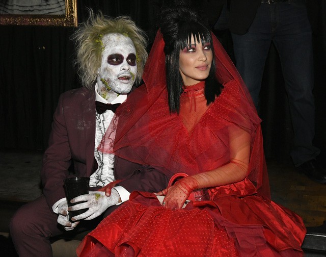 Bella Hadid és The Weeknd halloweeni jelmezben