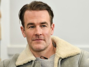 Megszólalt James Van Der Beek özvegye, megható soraiba beleszakad a szíved