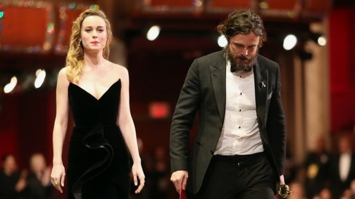 Brie Larson nem tapsolta meg Casey Afflecket az Oscar-gálán, és az is kiderült, miért