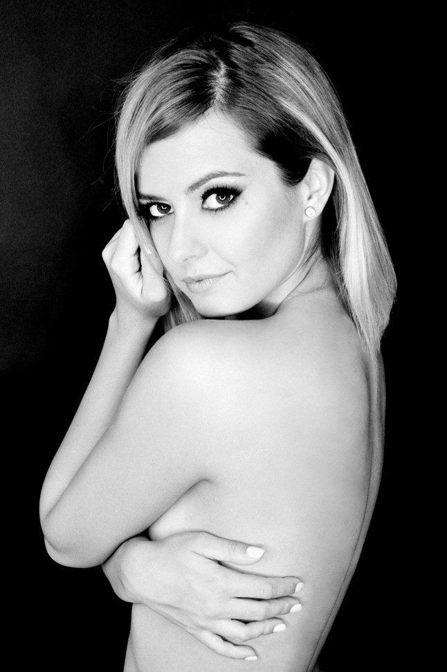 Exkluzív interjú: Lola levetkőzött - testileg és lelkileg egyaránt