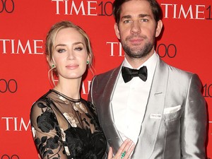 Emily Blunt bebizonyította, hogy talpig feketében is lehetsz igazi tavasztündér!