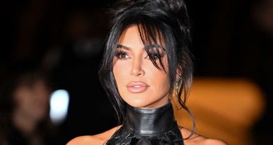 Kim Kardashian meztelenruhája kizárólag kristályokból áll