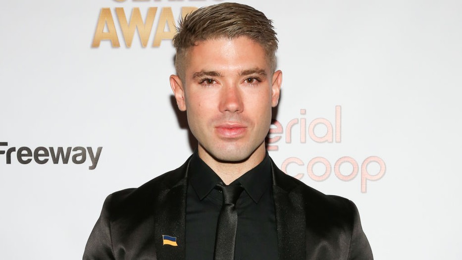 Kristos nemrégiben veszítette el édesanyját, így nagyon érzelmesen viszonyul a szülő-gyerek kapcsolathoz, szeretett volna segíteni