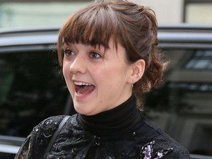 Maisie Williams újra találkozott a szexi Stark bátyjaival