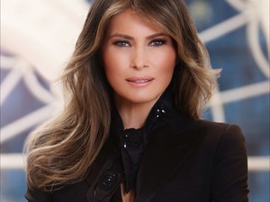 Melania Trump ismét óriási botrányt okozott horrorisztikus karácsonyi dekorációjával