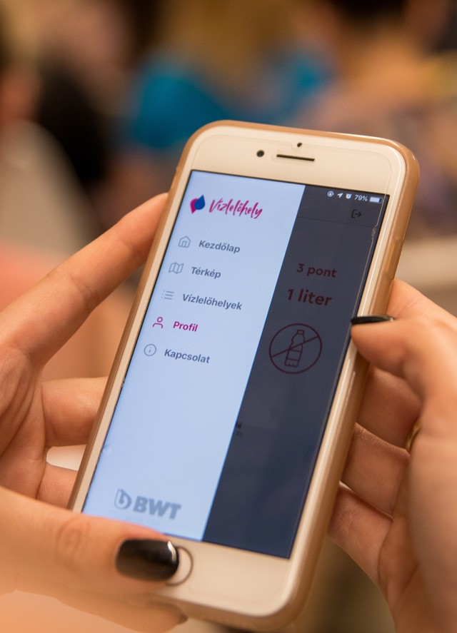 Ez aztán a menőség: egyre több vendéglátóhelyen töltheted meg a kulacsod szűrt vízzel