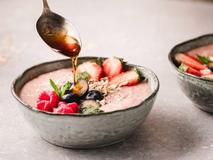 Elég belőle egyetlen kanálnyi lefekvés előtt: a horkolást is csökkentheti ez a hétköznapi élelmiszer