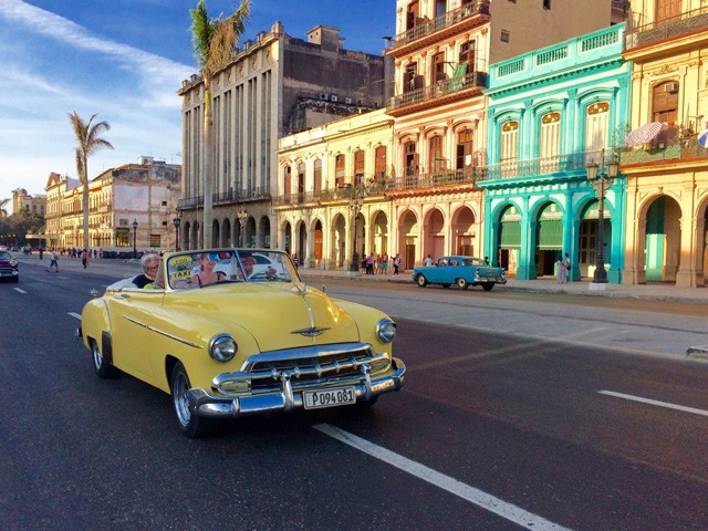 Két lány kalandja Kubában