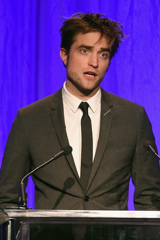 Döbbenetes! Robert Pattinsont arra kérték, hogy elégítsen ki egy kutyát, de ő nem volt hajlandó