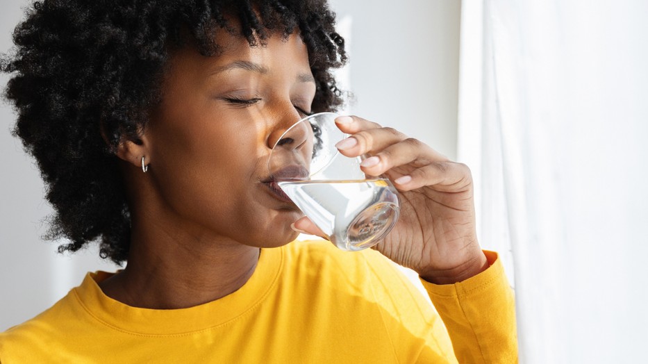 Egy csipetnyi himalája sóval felturbózott víz segíthet új energiával indítani a napot