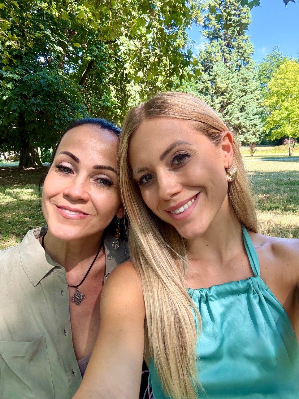 Jerkovics Boglárka és édesanyja, Ildikó, közösen vezetik a Női Életmódtábort, amely test és lélek harmóniájára összpontosít.