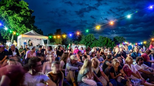 Irodalom a kertben, koncertek a dombon - egy hét múlva Margófeszt