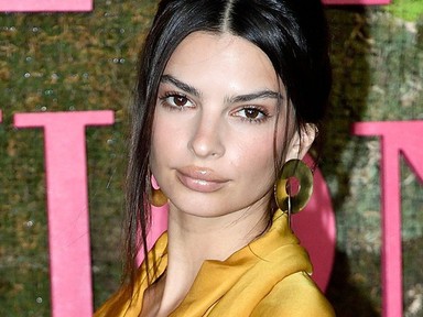 Emily Ratajkowski bugyiszoknyája a jó ízlés minden határát átlépte...
