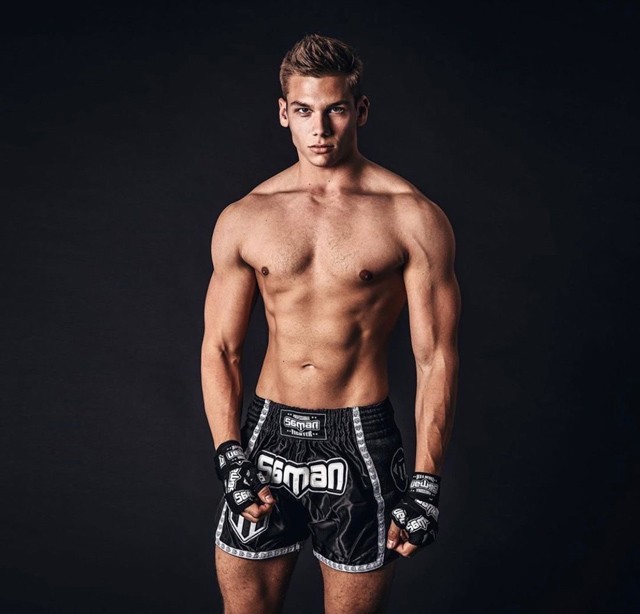 Budavári Fülöp rendhagyó kampány keretein belül hívja fel figyelmet a zaklatásra