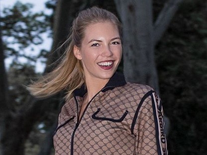 Balogh Eleni egy menő Sugarbird szettben rohangál a városban