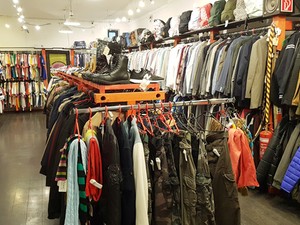 Töredékáron szerezheted be a legmenőbb darabokat ebben a budapesti vintage boltban