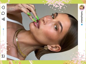 Hailey Bieber körme váratlan, és már most berobbantotta a fesztivál hangulatot