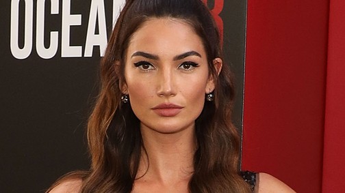 Azta! Lily Aldridge PLATINASZŐKE hajszínre váltott