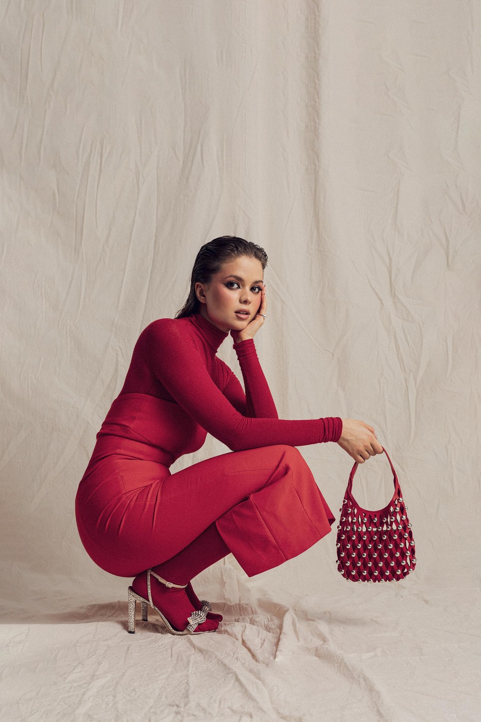 Maximalistának tartja magát az énekesnő, így az első albumán is több, mint egy éven keresztül dolgozott Nagy Bogi