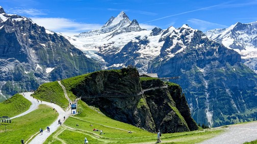 Hófödte hegyek, varázslatos panoráma, kellemes klíma: tökéletes nyári úti cél, ahova akár autóval is eljuthatsz