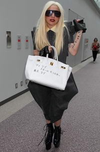 ladygaga-200x-d00006B0D11dfe4b6e71e.jpg