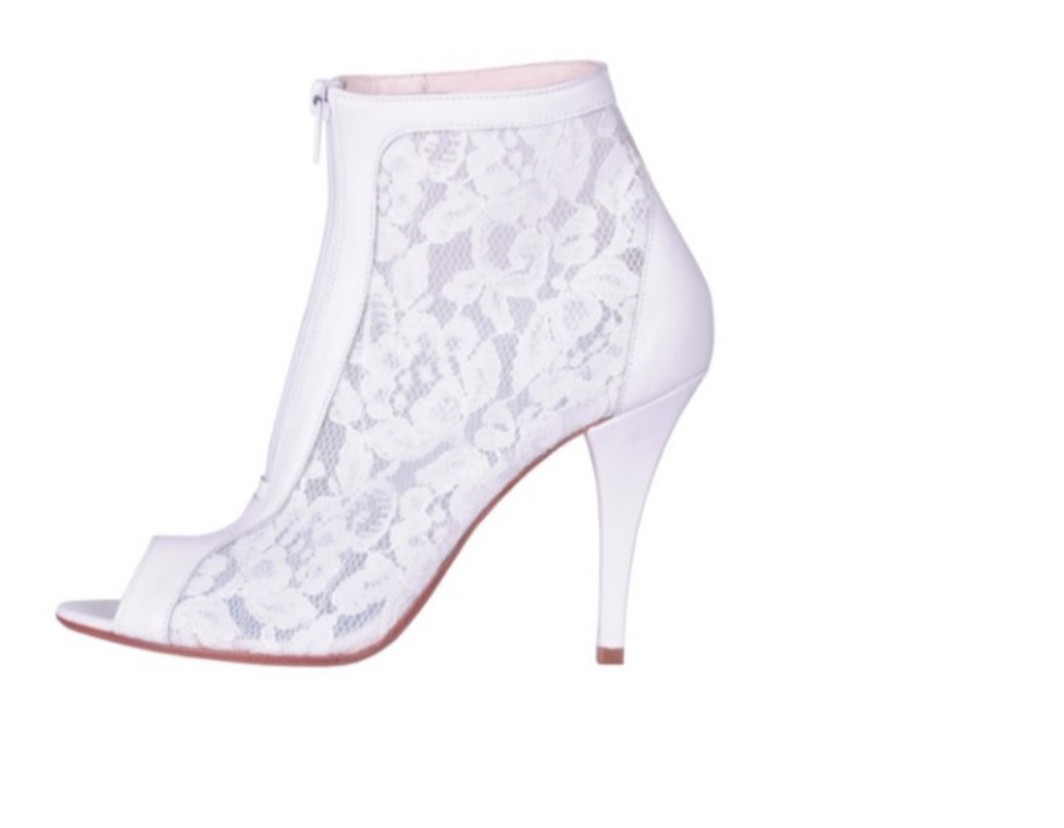 Csipkés bokacsizma REKAVAGO 101200 Ft