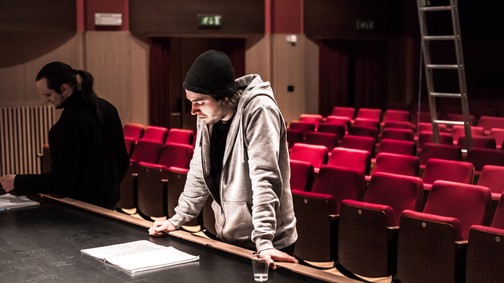 „A színészet kegyetlen szakma, de a metódusai életmentők lehetnek egy laikusnak is" - Riport Perjés János színésszel, coachcsal