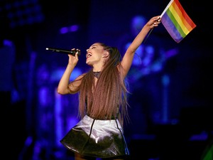 Ezt jelentik valójában a szivárványzászló színei