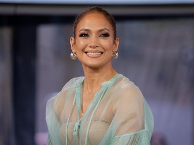 Jennifer Lopez melltartó nélkül készül a karácsonyra