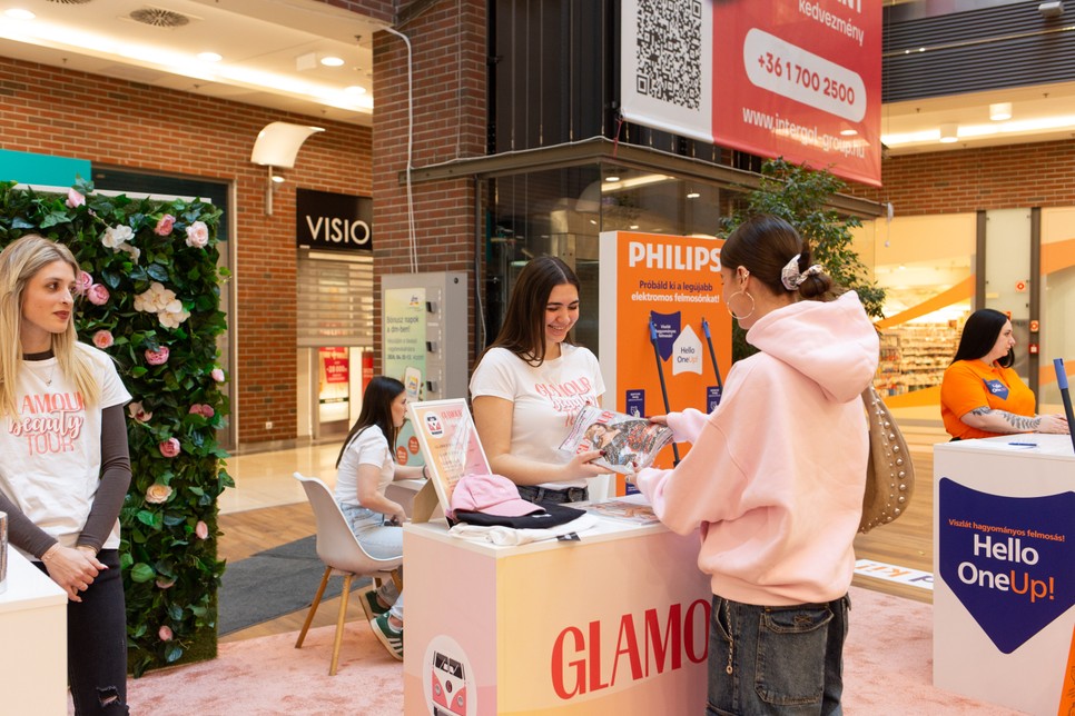 A dm X GLAMOUR Beautytour-on tarot-kártyák, nyeremények és a GLAMOUR Shop is vár