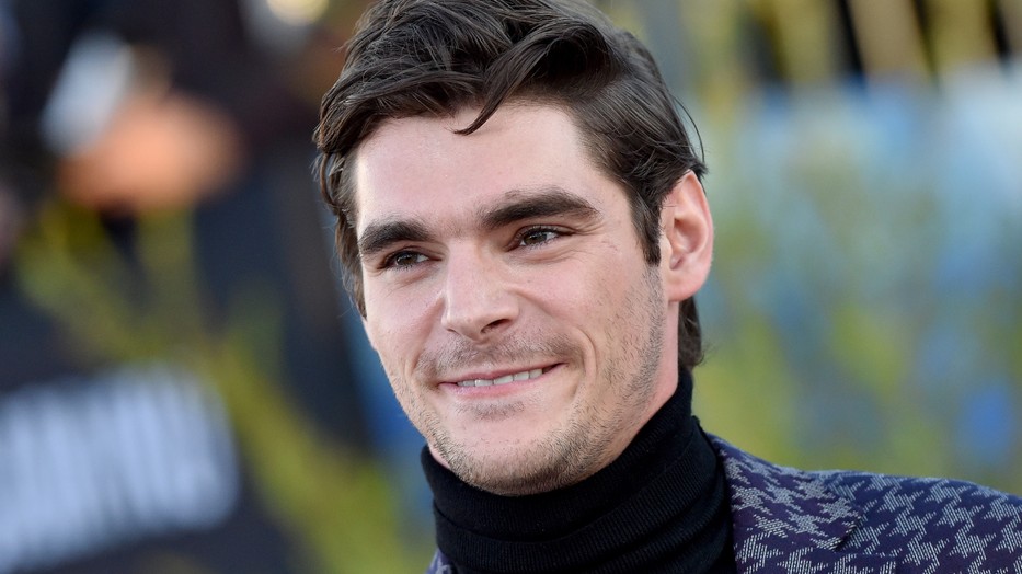 Tragikusan fiatalon, 34 éves korában hunyt el a Breaking Bad sztárja, RJ Mitte