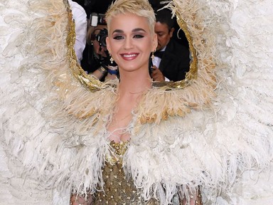 Katy Perry angyallá változott és hatalmas szárnyakkal suhant a vörös szőnyegen!