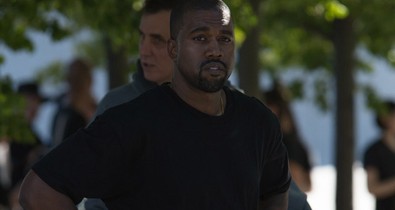 Mélyrepülés: 30 embert rúgott ki Kanye West