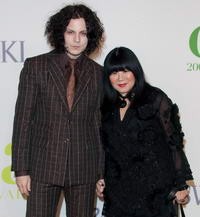 A különdíjas Anna Sui a legelegánsabb rockzenésszel, Jack White-tal érkezett.