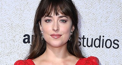 Hihetetlen! Dakota Johnson a legegyszerűbb szettben is a legmenőbb nő a világon