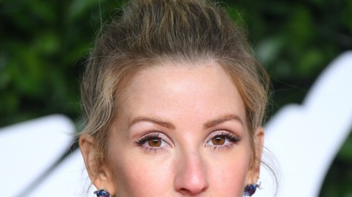 Ruha vagy nadrág? Ellie Goulding nem tudott dönteni, így mindkettőt viseli a vörös szőnyegen