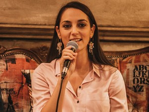 Beszélgetős estéhez öltözött Boggie