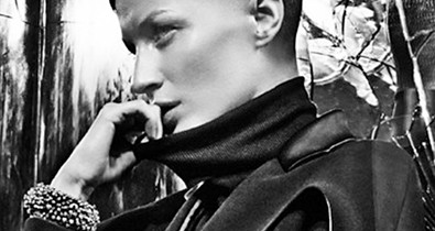Wow! Gisele Bündchen szinte kopasz a Balenciaga új kampányában!