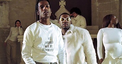 A rapper felvette a híres feminista pólót, de minek