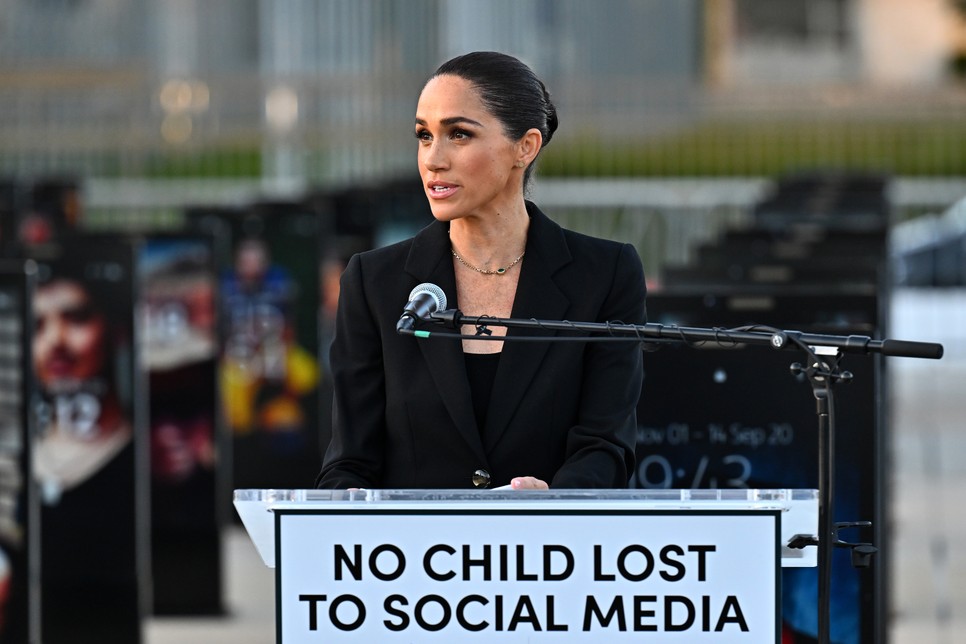 Meghan Markle szemmel láthatóan szeretne egyszerre több nőszerepet is betölteni