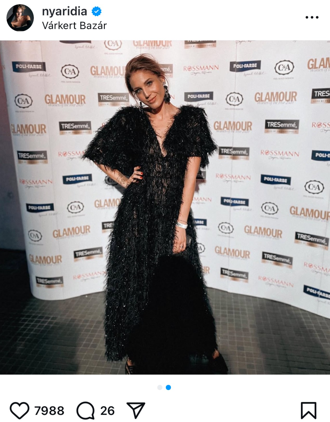 A 2020-as Glamour Women of the Year gálán Nyári Dia színésznő egy különleges Benes Anita által tervezett Daalarna ruhát viselt. Ez a fekete estélyi a Daalarna Couture Rhapsody kollekciójának része volt, és igazán feltűnő megjelenést kölcsönzött számára az eseményen.